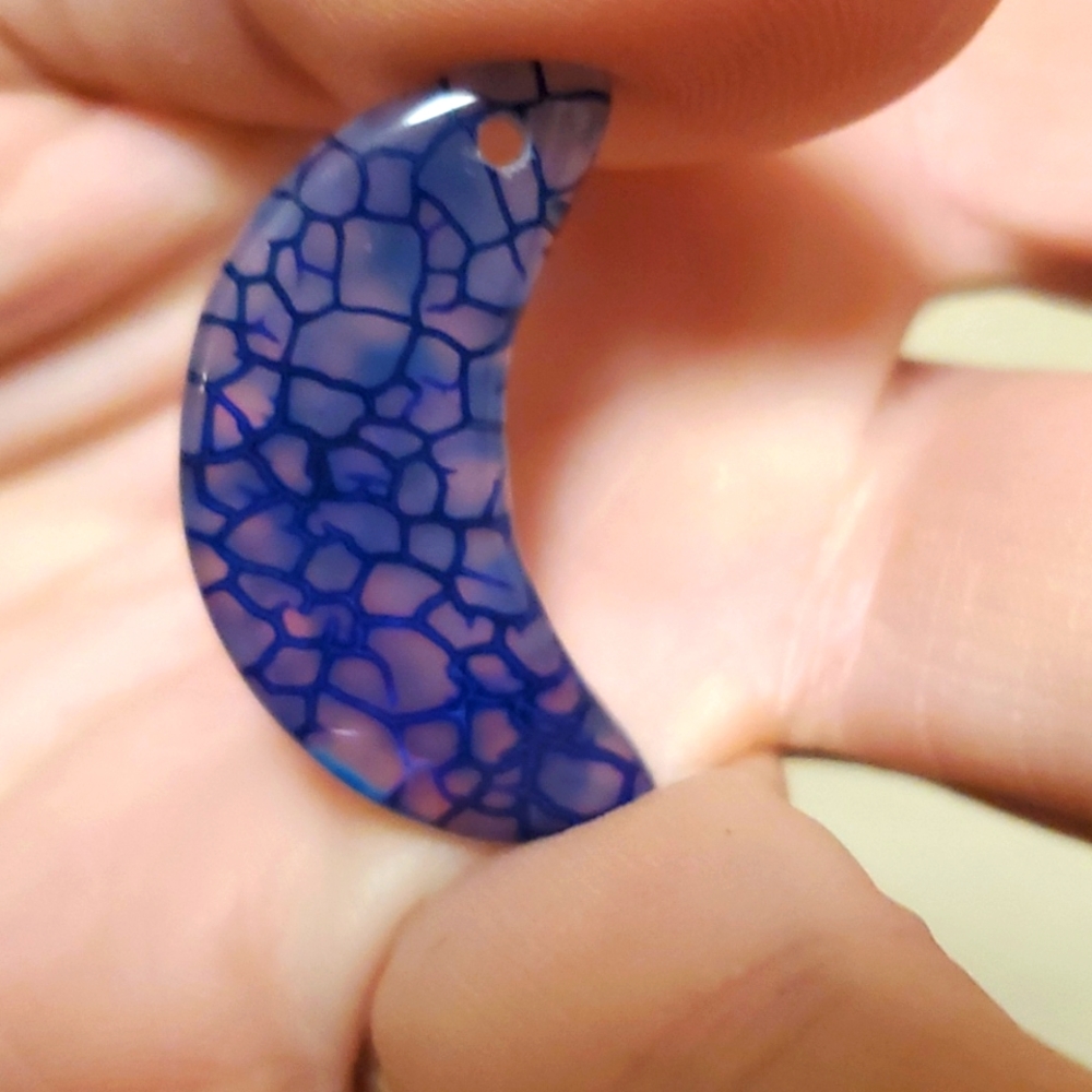 New Carved Dragon Veins Agate Crescent Moon Pendant.